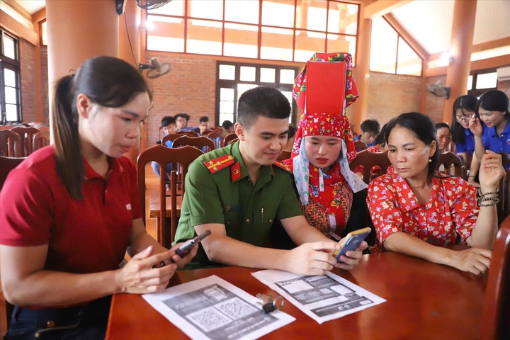 Giúp đồng bào Xơ Đăng khai thác hiệu quả các nền tảng số để phát triển kinh tế - Ảnh 1.