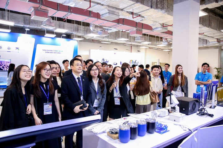 CMC gây ấn tượng tại triển lãm VIIE 2025 - Ảnh 1.