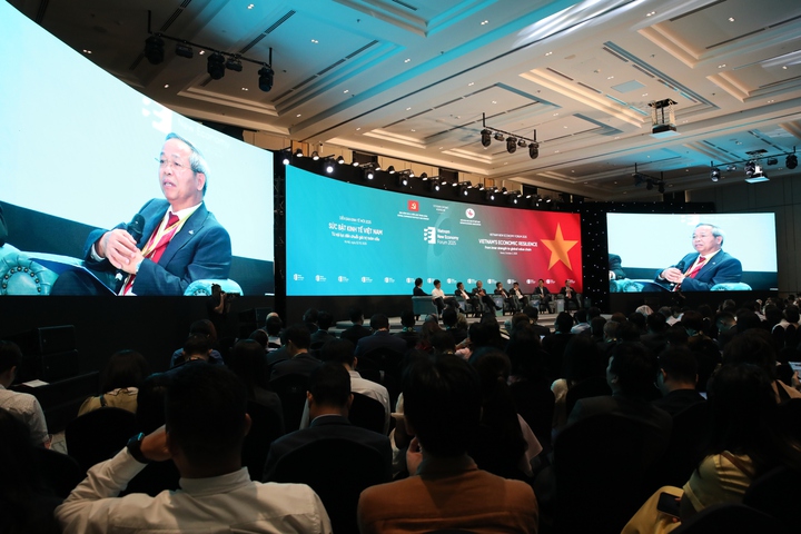 Từ gia công đến sáng tạo: Tầm nhìn của CMC tại Diễn đàn Kinh tế mới 2025 - Ảnh 2.