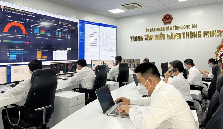Chuyển đổi số xây dựng chính quyền phục vụ người dân, doanh nghiệp - Ảnh 1.