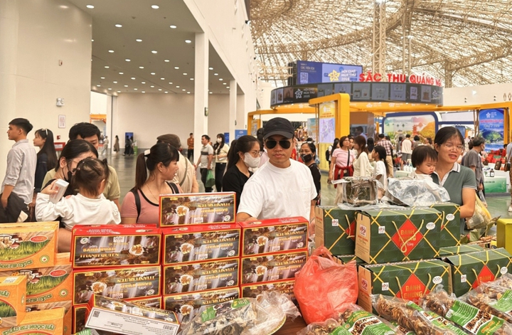 Phát triển sản phẩm OCOP gắn với xây dựng thương hiệu địa phương- Ảnh 2. Phát triển sản phẩm OCOP gắn với xây dựng thương hiệu địa phương- Ảnh 2.