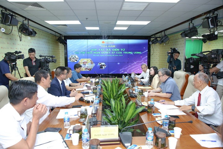 Hợp tác xã điện tử: Bước tiến quan trọng giúp kinh tế tập thể chuyển đổi số và thúc đẩy giảm nghèo bền vững- Ảnh 3. Hợp tác xã điện tử: Bước tiến quan trọng giúp kinh tế tập thể chuyển đổi số và thúc đẩy giảm nghèo bền vững- Ảnh 3.