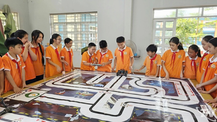 Đẩy mạnh ứng dụng STEM - AI - Robotics - Ảnh 1.