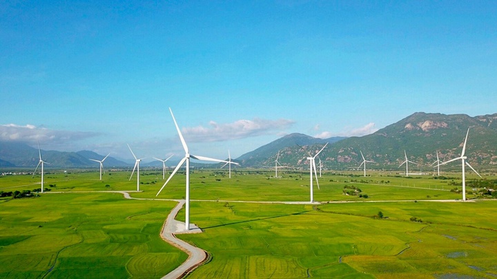 Ph&aacute;t triển năng lượng t&aacute;i tạo: "Mở đường" cho những dự &aacute;n lớn - Ảnh 1.