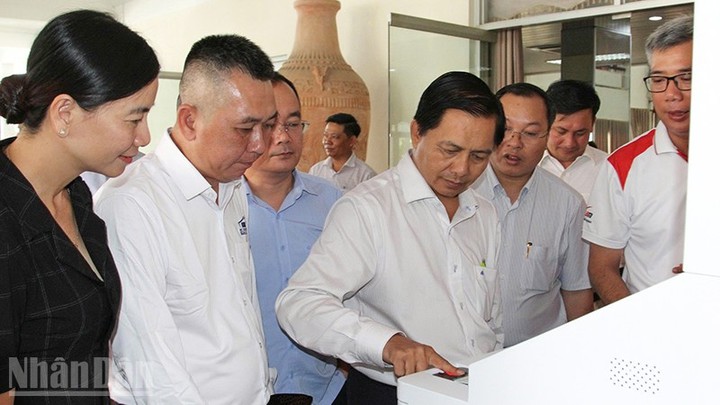 Vĩnh Long đột phá về phát triển khoa học, công nghệ, đổi mới sáng tạo và chuyển đổi số - Ảnh 1.