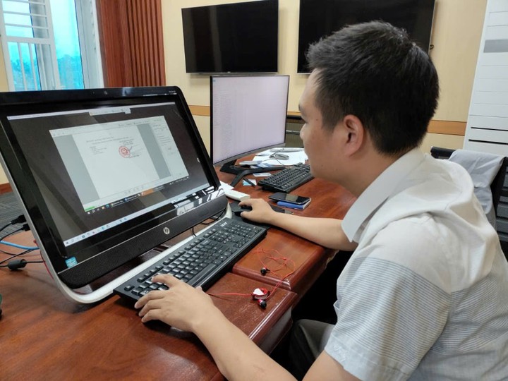 Phú Thọ kịp thời cấp chữ ký số công vụ giúp vận hành thông suốt chính quyền hai cấp - Ảnh 1.