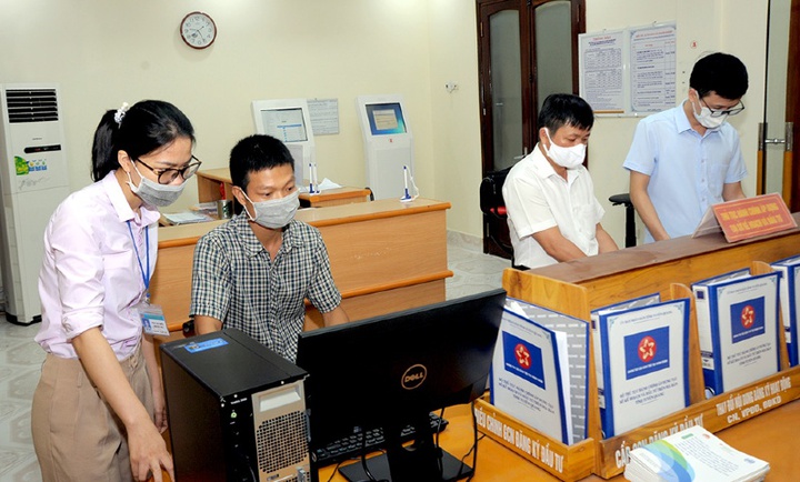 H&agrave; Nội xử l&yacute; hơn 76.000 hồ sơ trực tuyến v&agrave; hỗ trợ 95.000 lượt người d&acirc;n trong 9 th&aacute;ng đầu năm 2025- Ảnh 1.