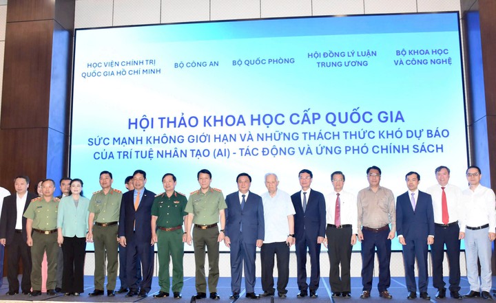 Cần xây dựng hành lang pháp lý chặt chẽ và nhân văn cho AI - Ảnh 3.