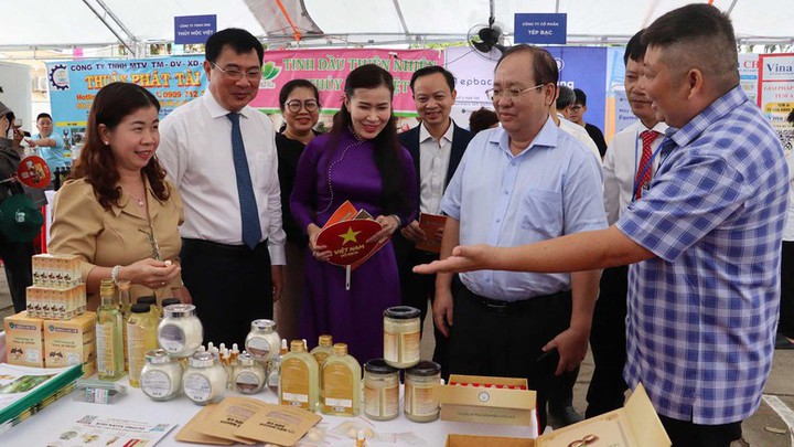 An Giang tăng tốc chuyển đổi số, khoa học công nghệ: Bệ phóng để tăng trưởng nhanh và bền vững - Ảnh 1.