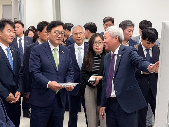 Chủ tịch Quốc hội Hàn Quốc đề xuất Việt Nam hợp tác nghiên cứu AI, lượng tử - Ảnh 3.