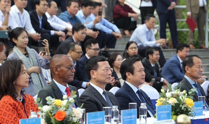 Minister-level roundtable on AI governance held in Ninh Binh - Ảnh 1.