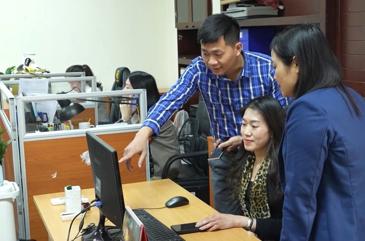 Hà Nội nâng cao chất lượng đội ngũ chuyển đổi số, bảo đảm 100% cán bộ chuyên trách được đào tạo chuyên sâu- Ảnh 1.