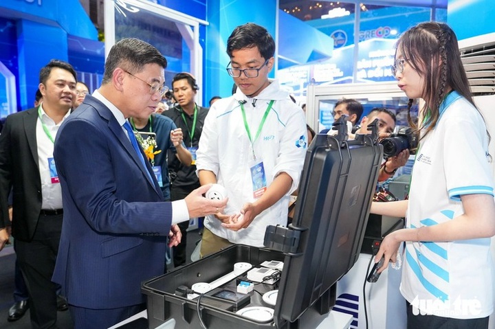 Ngắm loạt công nghệ tiên tiến, hiện đại bậc nhất tại phố đi bộ Nguyễn Huệ - Ảnh 3.