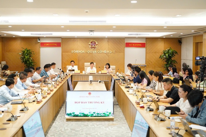 Việt Nam sẽ kiểm soát chặt trụ sạc xe điện - Ảnh 1.