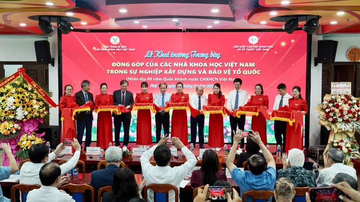 Hơn 150 nhà khoa học được vinh danh tại trưng bày kỷ niệm 80 năm Quốc khánh 2/9- Ảnh 1. Hơn 150 nhà khoa học được vinh danh tại trưng bày kỷ niệm 80 năm Quốc khánh 2/9- Ảnh 1.