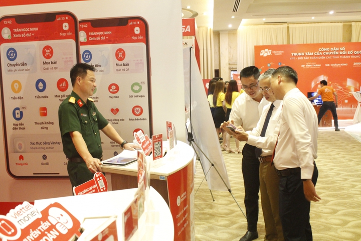 Chuyển đổi số, khi cán bộ đồng hành và dấn thân - Ảnh 1.