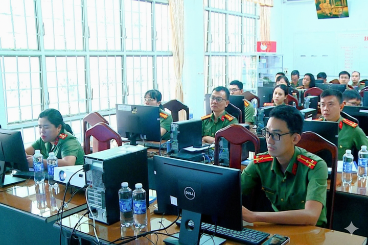 Trưng tập lực lượng tham gia tổ công tác hỗ trợ chuyển đổi số và KPI để hỗ trợ các địa phương - Ảnh 1.