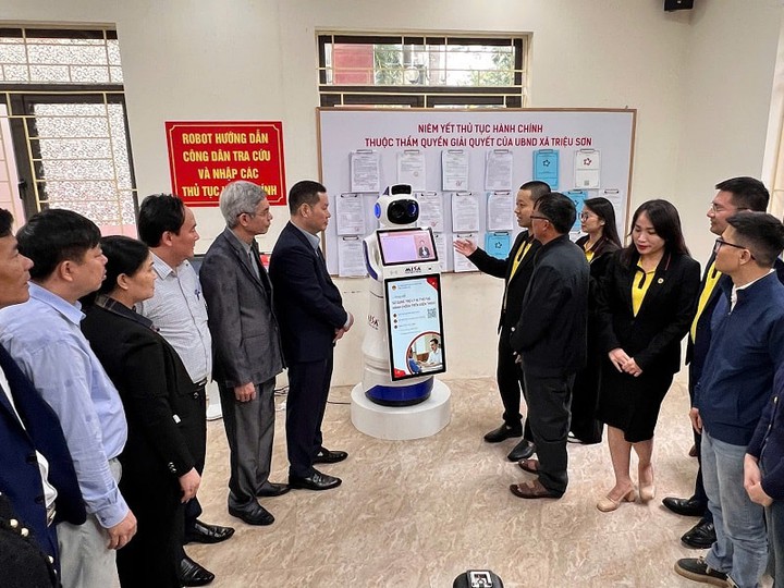 Thanh Hóa: Tiên phong đưa robot AI vào phục vụ hành chính công - Ảnh 1.