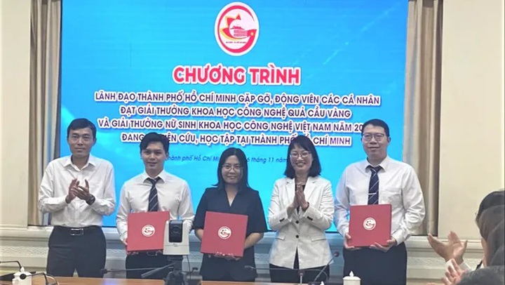 Lãnh đạo TPHCM trao đổi, lắng nghe những kiến nghị của các nhà khoa học trẻ - Ảnh 1.