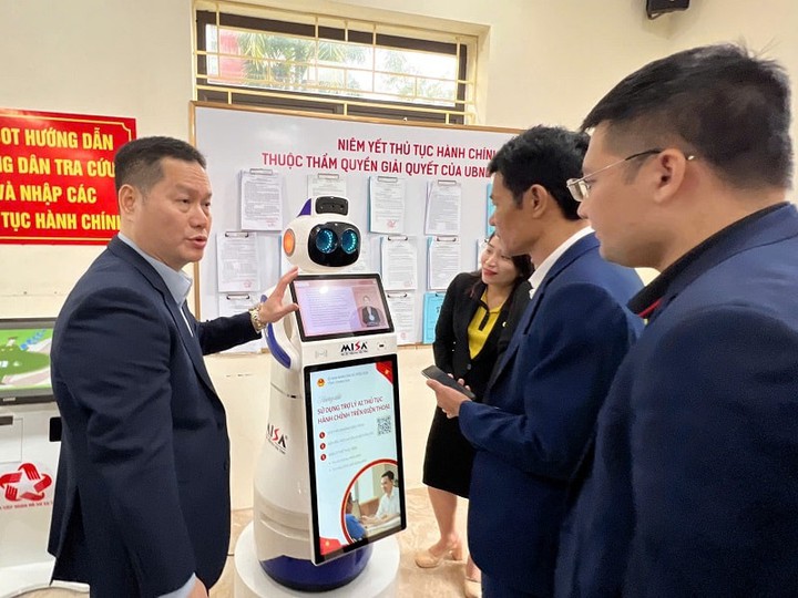 Thanh Hóa: Tiên phong đưa robot AI vào phục vụ hành chính công - Ảnh 2.