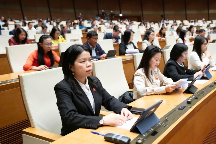 Quốc hội th&ocirc;ng qua Luật Tr&iacute; tuệ nh&acirc;n tạo: Chỉ điều chỉnh đầu ra v&agrave; h&agrave;nh vi sử dụng tr&iacute; tuệ nh&acirc;n tạo, kh&ocirc;ng cản trở đổi mới s&aacute;ng tạo - Ảnh 5.