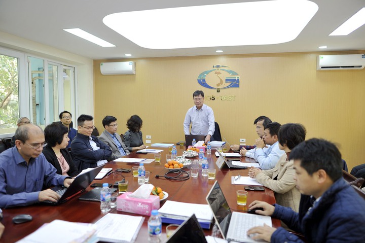 Nghiệm thu nhiệm vụ khoa học và công nghệ cấp quốc gia "Nghiên cứu tiến hóa hoạt động magma Paleozoi-Mesozoi và đánh giá khả năng sinh khoáng phục vụ tìm kiếm - thăm dò khoáng sản đai uốn nếp Trường Sơn", mã số ĐTĐLCN.15/23. - Ảnh 2.