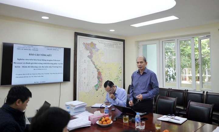 Nghiệm thu nhiệm vụ khoa học và công nghệ cấp quốc gia "Nghiên cứu tiến hóa hoạt động magma Paleozoi-Mesozoi và đánh giá khả năng sinh khoáng phục vụ tìm kiếm - thăm dò khoáng sản đai uốn nếp Trường Sơn", mã số ĐTĐLCN.15/23. - Ảnh 1.