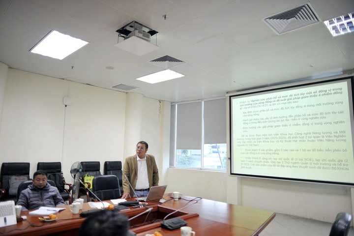 Nghiệm thu nhiệm vụ KH&CN cấp quốc gia "Nghi&ecirc;n cứu ph&acirc;n bố v&agrave; mức độ t&iacute;ch lũy một số đồng vị trong m&ocirc;i trường cửa S&ocirc;ng Hồng v&agrave; đề xuất giải ph&aacute;p giảm thiểu &ocirc; nhiễm đồng vị", m&atilde; số ĐTĐLCN.14/23. - Ảnh 1.