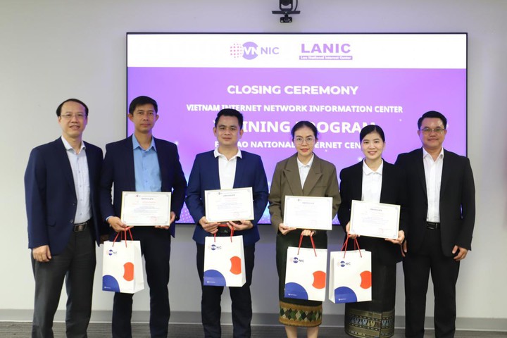 VNNIC ho&agrave;n th&agrave;nh chương tr&igrave;nh đ&agrave;o tạo &ldquo;Training on Job&rdquo; năm 2025 cho c&aacute;n bộ Trung t&acirc;m Internet quốc gia L&agrave;o - Ảnh 1.