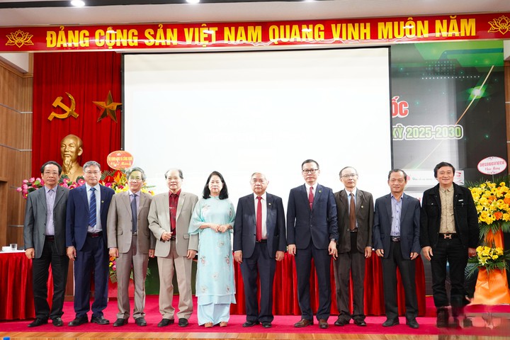 TS. Nguyễn Quân tái đắc cử Chủ tịch Hội Tự động hóa Việt Nam nhiệm kỳ VI- Ảnh 6. TS. Nguyễn Quân tái đắc cử Chủ tịch Hội Tự động hóa Việt Nam nhiệm kỳ VI- Ảnh 6.