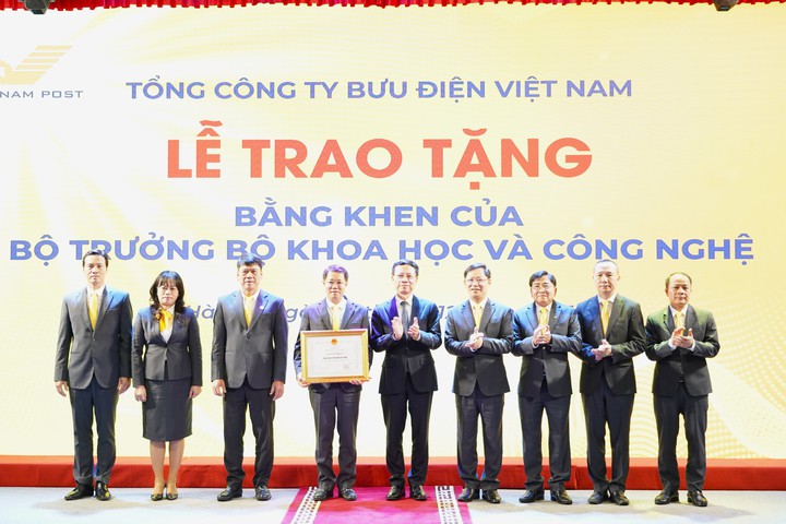 Tổng c&ocirc;ng ty Bưu điện Việt Nam: Lấy c&ocirc;ng nghệ v&agrave; đổi mới s&aacute;ng tạo l&agrave; động lực tăng trưởng giai đoạn ph&aacute;t triển mới- Ảnh 9.