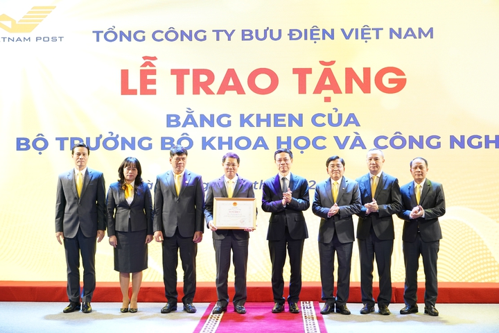 Tổng c&ocirc;ng ty Bưu điện Việt Nam: Lấy c&ocirc;ng nghệ v&agrave; đổi mới s&aacute;ng tạo l&agrave; động lực tăng trưởng giai đoạn ph&aacute;t triển mới- Ảnh 12.