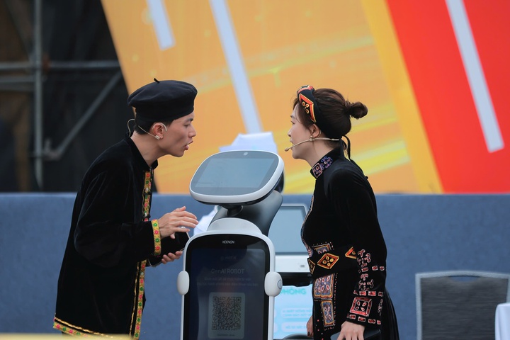 Ấn tượng robot, UAV v&agrave; AI tr&igrave;nh diễn tại Make in Viet Nam 2025- Ảnh 4.