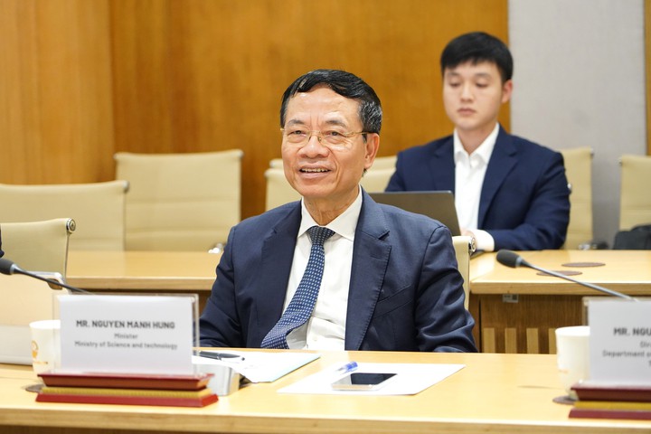 Samsung khẳng định cam kết lâu dài tại Việt Nam: Mở rộng đào tạo, tăng liên kết chuỗi cung ứng- Ảnh 3. Samsung khẳng định cam kết lâu dài tại Việt Nam: Mở rộng đào tạo, tăng liên kết chuỗi cung ứng- Ảnh 3.