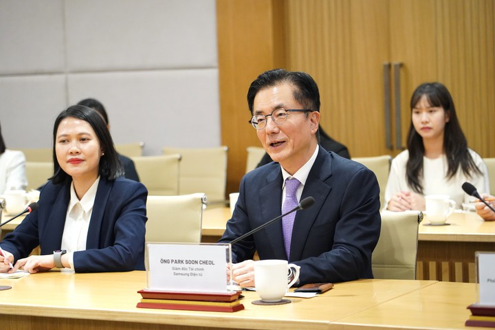 Samsung khẳng định cam kết lâu dài tại Việt Nam: Mở rộng đào tạo, tăng liên kết chuỗi cung ứng- Ảnh 2. Samsung khẳng định cam kết lâu dài tại Việt Nam: Mở rộng đào tạo, tăng liên kết chuỗi cung ứng- Ảnh 2.