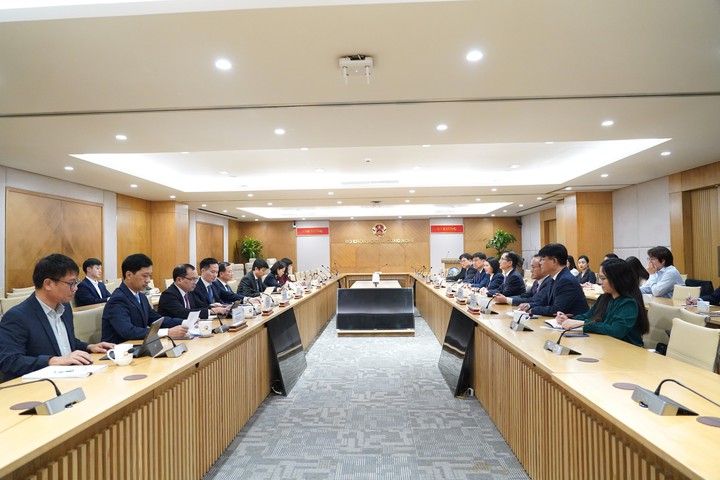 Samsung khẳng định cam kết lâu dài tại Việt Nam: Mở rộng đào tạo, tăng liên kết chuỗi cung ứng- Ảnh 1. Samsung khẳng định cam kết lâu dài tại Việt Nam: Mở rộng đào tạo, tăng liên kết chuỗi cung ứng- Ảnh 1.