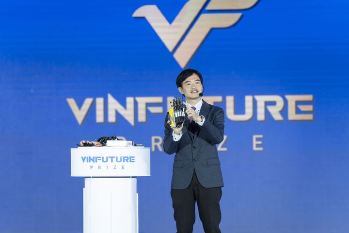 Khi khoa học truyền cảm hứng: Bốn câu chuyện đổi mới chạm tới trái tim tại VinFuture - Ảnh 3.