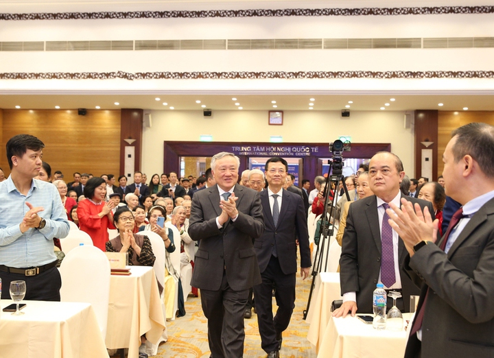 Phó Thủ tướng Thường trực Nguyễn Hòa Bình dự Lễ kỷ niệm 60 năm ngày thành lập Cục Bưu điện Trung ương - Ảnh 2.