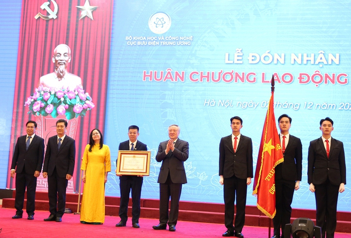 Phó Thủ tướng Thường trực Nguyễn Hòa Bình dự Lễ kỷ niệm 60 năm ngày thành lập Cục Bưu điện Trung ương - Ảnh 3.