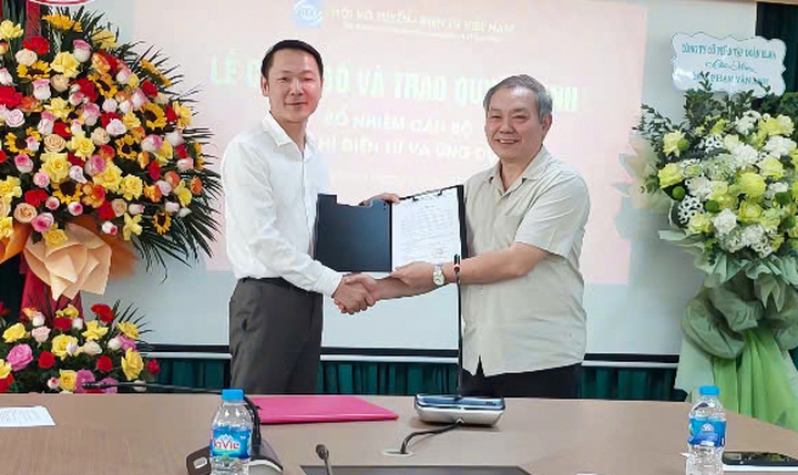 Nhà báo Phạm Văn Anh được bổ nhiệm làm Phó Tổng Biên tập Tạp chí Điện tử và Ứng dụng - Ảnh 4.
