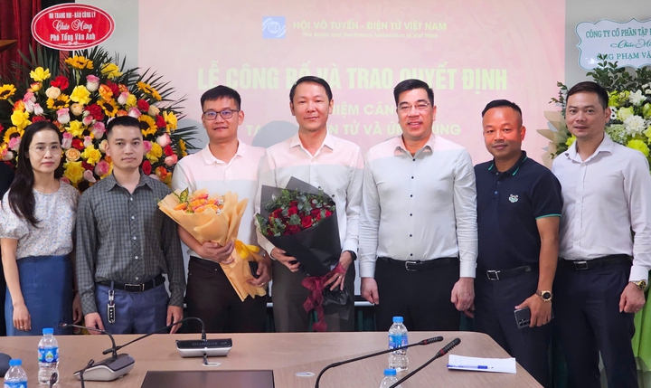 Nhà báo Phạm Văn Anh được bổ nhiệm làm Phó Tổng Biên tập Tạp chí Điện tử và Ứng dụng - Ảnh 5.