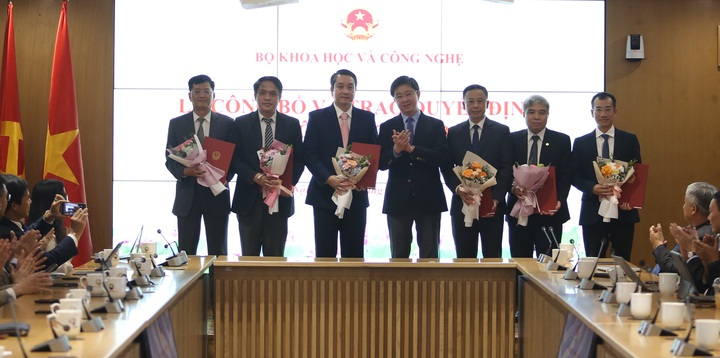 Bộ Khoa học và Công nghệ triển khai quyết định về công tác cán bộ- Ảnh 2. Bộ Khoa học và Công nghệ triển khai quyết định về công tác cán bộ- Ảnh 2.