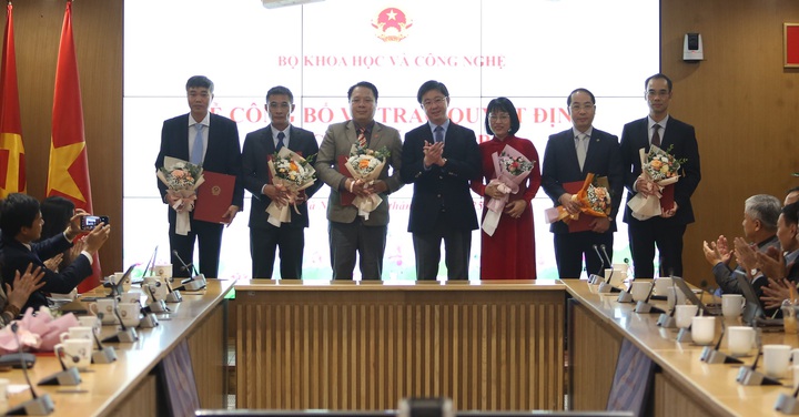 Bộ Khoa học và Công nghệ triển khai quyết định về công tác cán bộ- Ảnh 3. Bộ Khoa học và Công nghệ triển khai quyết định về công tác cán bộ- Ảnh 3.