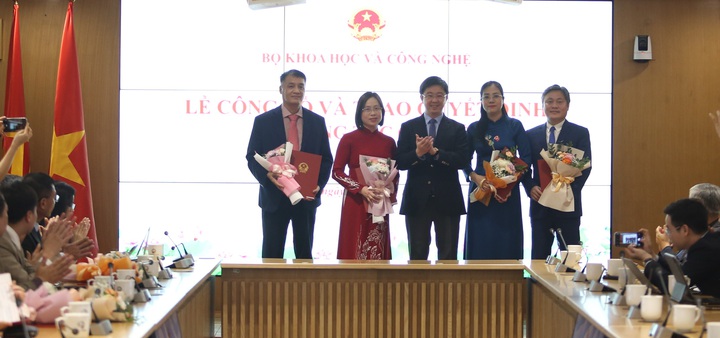 Bộ Khoa học và Công nghệ triển khai quyết định về công tác cán bộ- Ảnh 4. Bộ Khoa học và Công nghệ triển khai quyết định về công tác cán bộ- Ảnh 4.