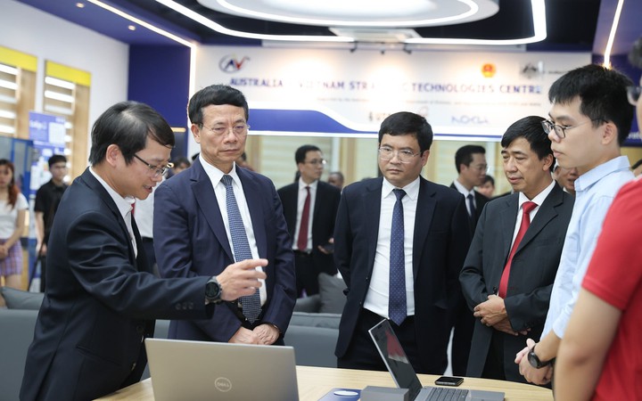 Bộ trưởng Nguyễn Mạnh Hùng thăm cơ sở đào tạo của Học viện. Bộ trưởng Nguyễn Mạnh Hùng thăm cơ sở đào tạo của Học viện.