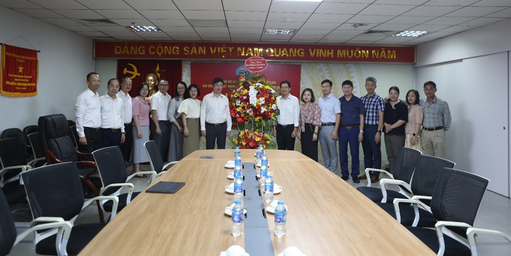 Lãnh đạo Bộ KH&CN thăm, chúc mừng các cơ quan báo chí nhân Kỷ niệm 100 năm Ngày Báo chí cách mạng Việt Nam - Ảnh 3.