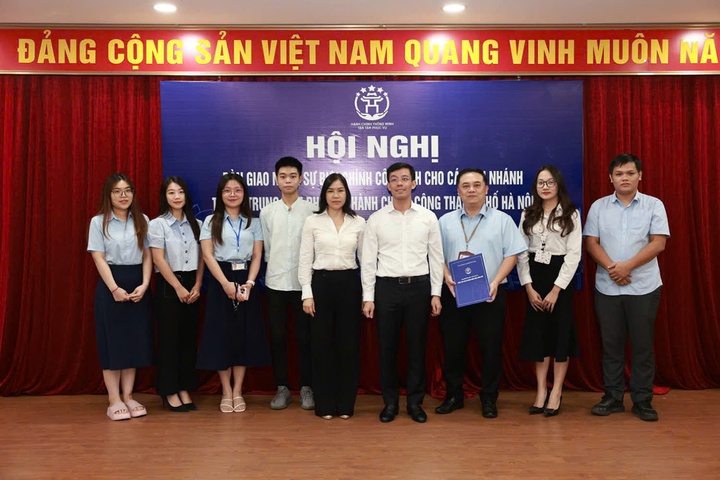 186 nhân sự Bưu điện Việt Nam tham gia phục vụ hành chính công của Hà Nội - Ảnh 3.