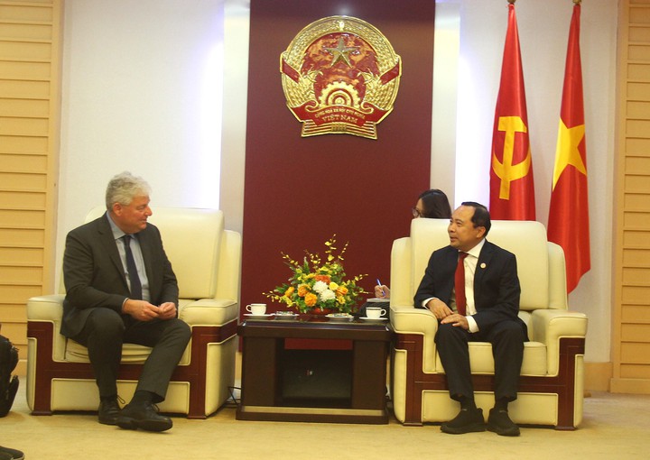 Việt Nam mở rộng hợp t&aacute;c với ASML trong lĩnh vực b&aacute;n dẫn- Ảnh 1.