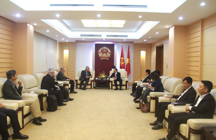 Việt Nam mở rộng hợp t&aacute;c với ASML trong lĩnh vực b&aacute;n dẫn- Ảnh 2.