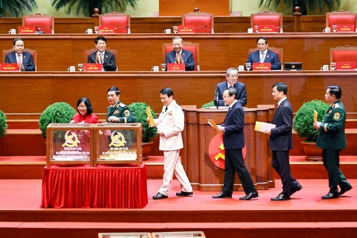 C&ocirc;ng bố kết quả bầu cử Ban Chấp h&agrave;nh Trung ương Đảng kh&oacute;a XIV- Ảnh 7.